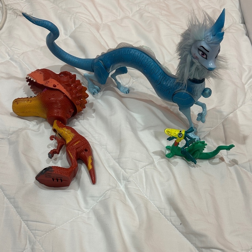 NWOT Blue and Red Dragon Toy Set